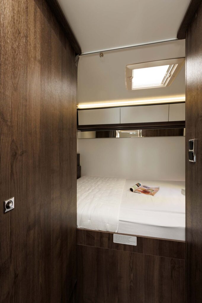 Benimar Sport 346 - interior view 9