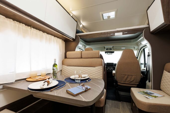 Benimar Sport 346 - interior view 3