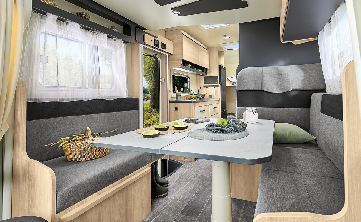 Ford Itineo 700 camper van - view 4