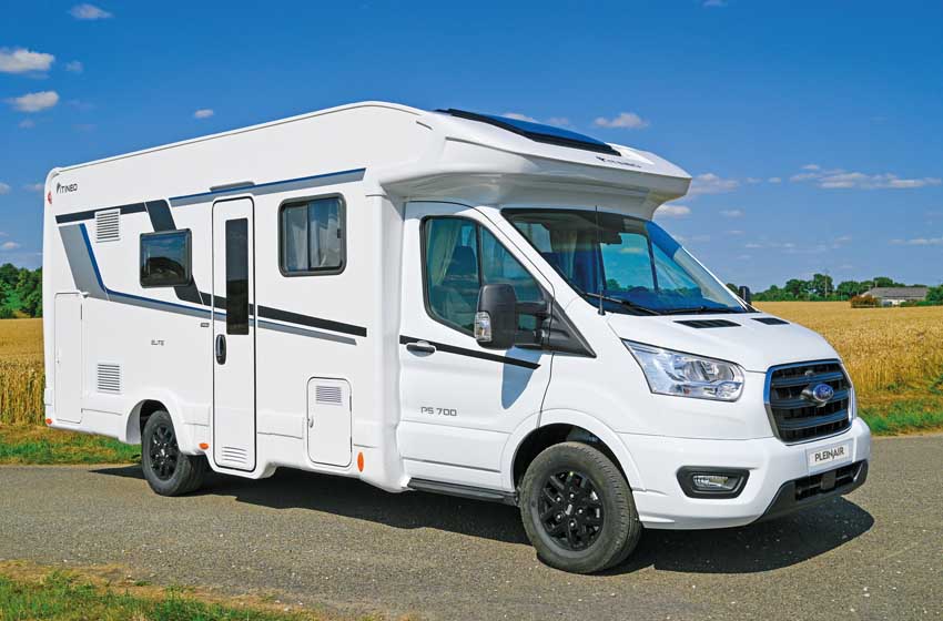 Ford Itineo 700 camper van - view 1